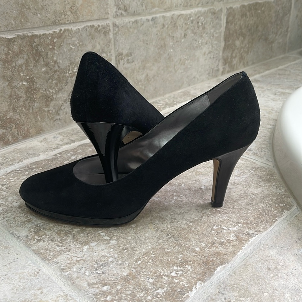 Anne Klein black suede and patent leather platform pumps size 10